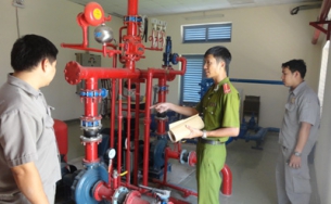 Kiểm tra máy bơm nước chữa cháy trước khi vận hành.